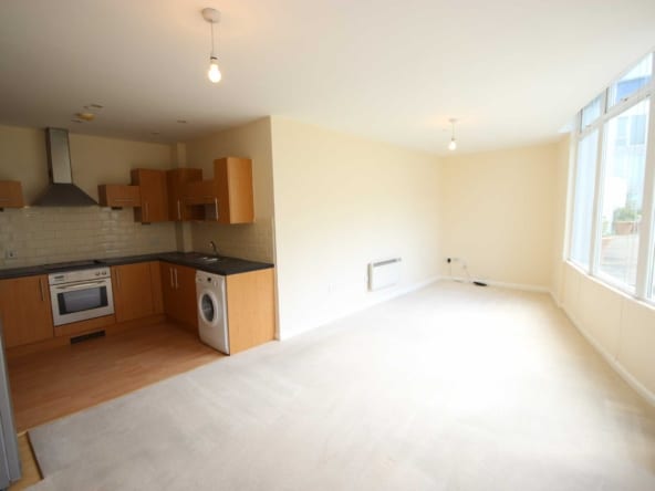 Flat Gordon Gardens in Swindon
