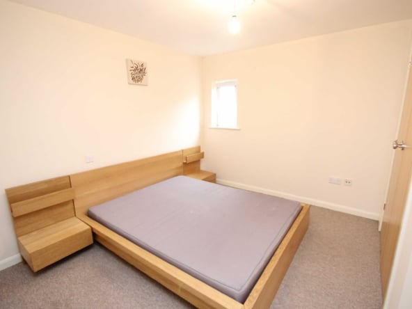 Flat Gordon Gardens in Swindon