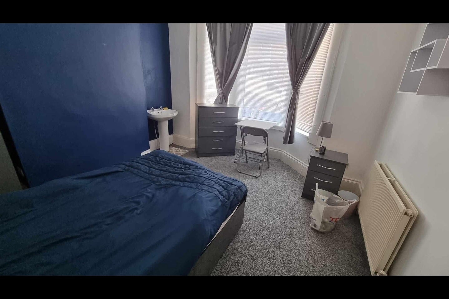 Room Queens Gate Street in Hull