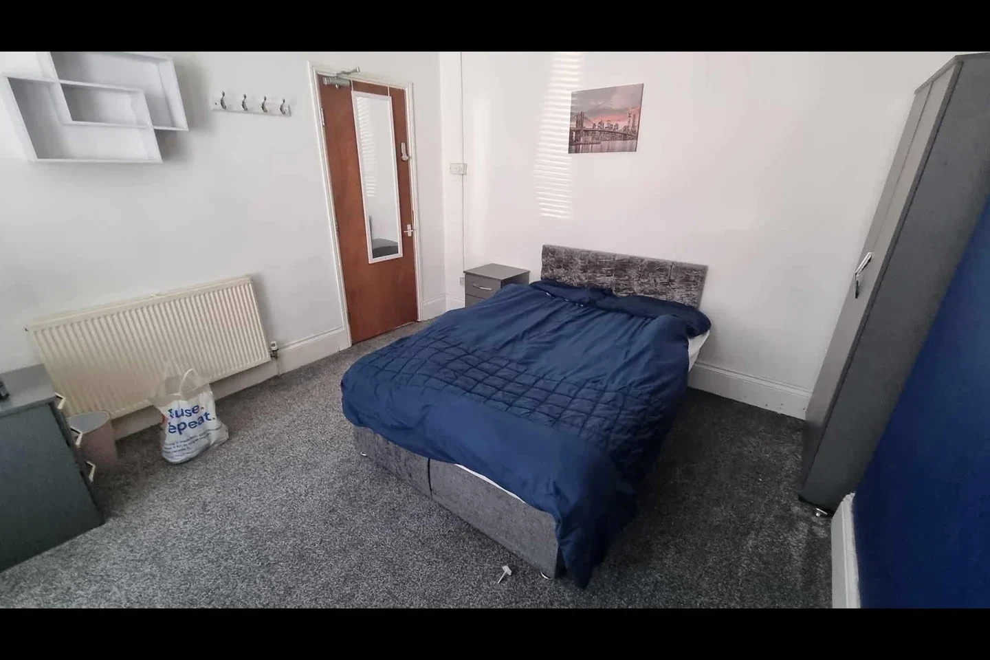 Room Queens Gate Street in Hull