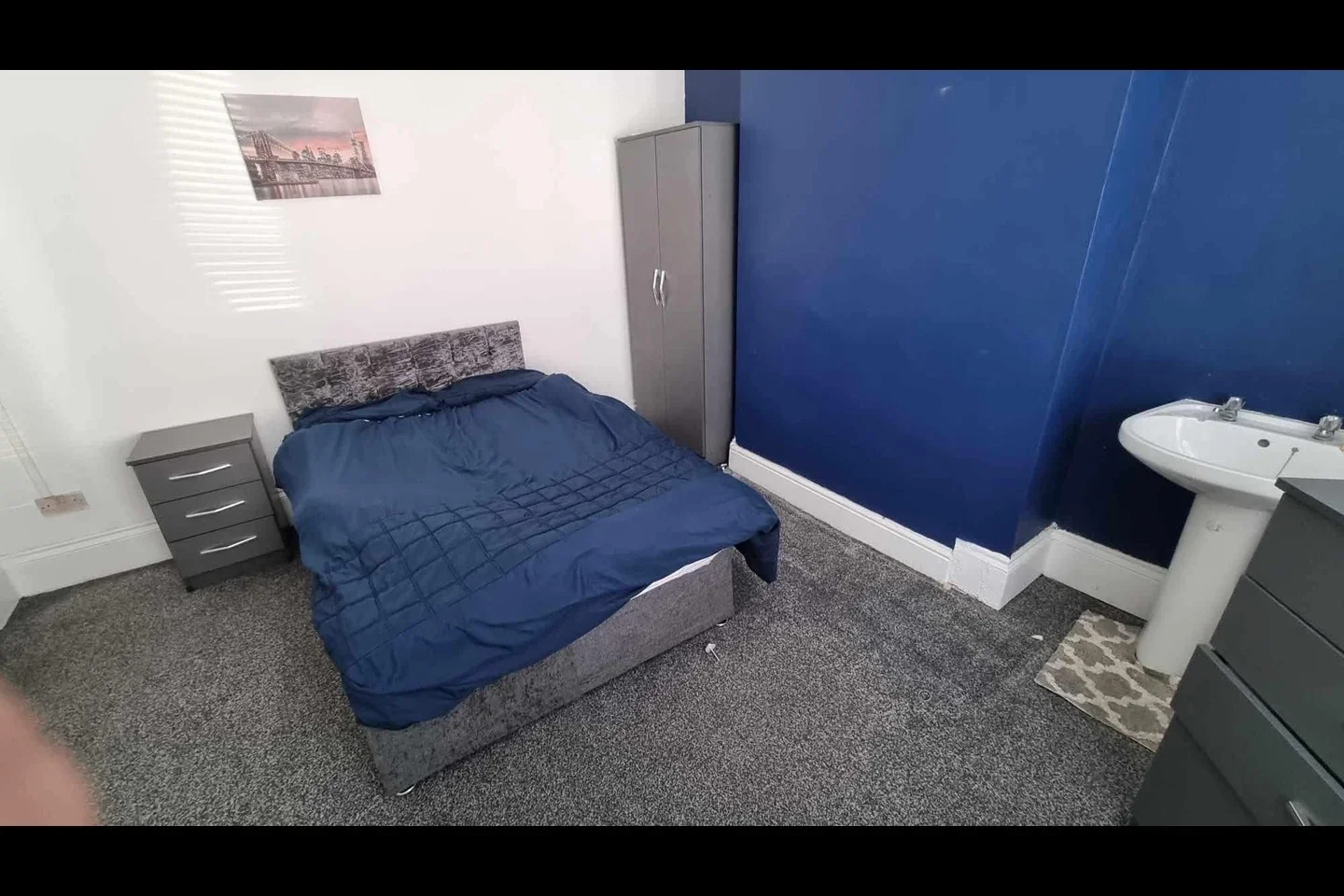 Room Queens Gate Street in Hull