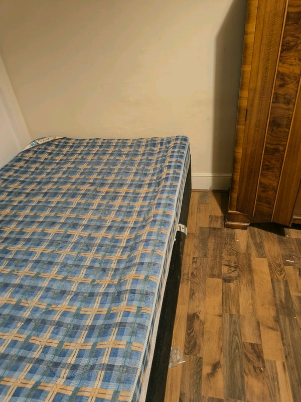 Room Wooler Road in Leeds