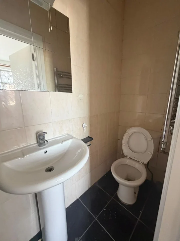 Flat Derley Road in Greater London