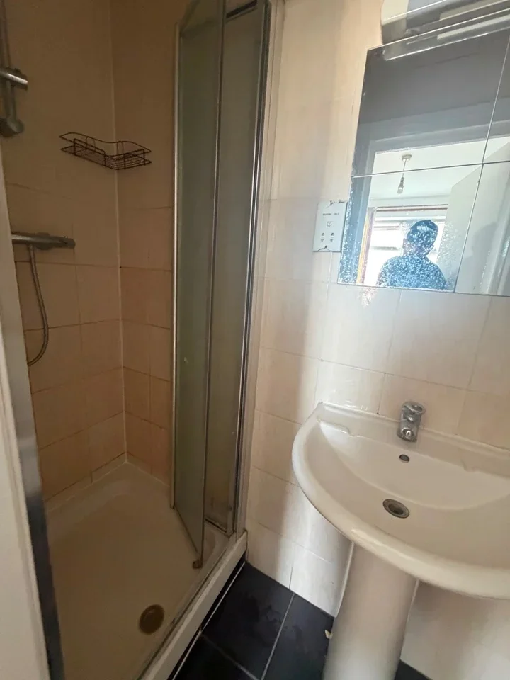 Flat Derley Road in Greater London