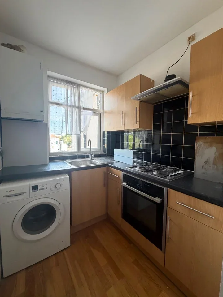 Flat Derley Road in Greater London