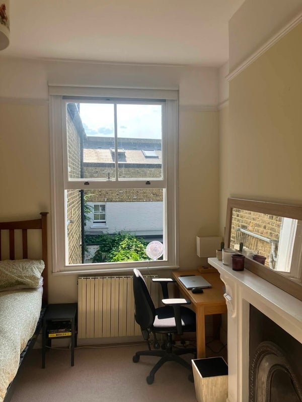 Room Leathwaite Road in Greater London