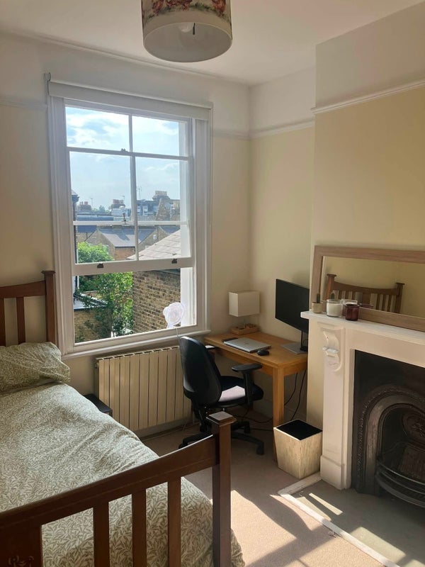 Room Leathwaite Road in Greater London