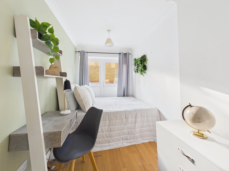 Room Duncan Grove in Greater London