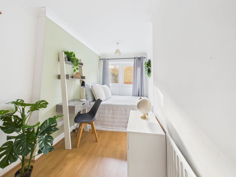 Room Duncan Grove in Greater London