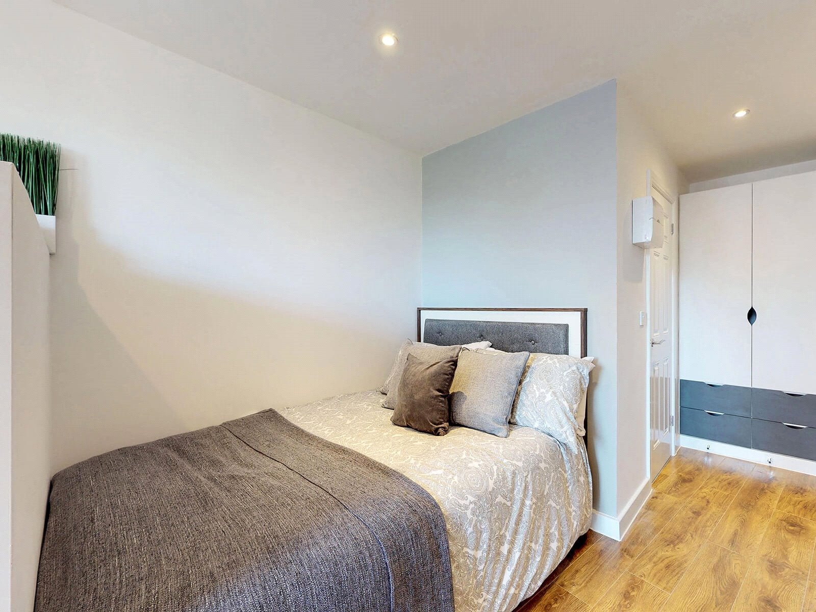 Flat Woodhouse Square in Leeds