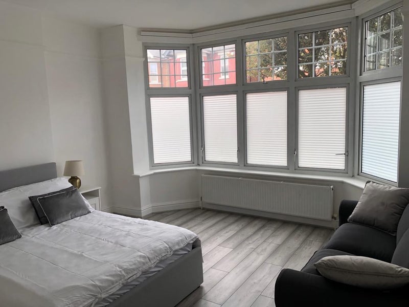 Room Dolphin Road in Slough