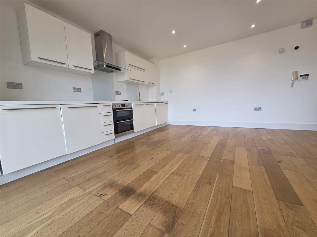 Flat Hardwicks Square in Greater London