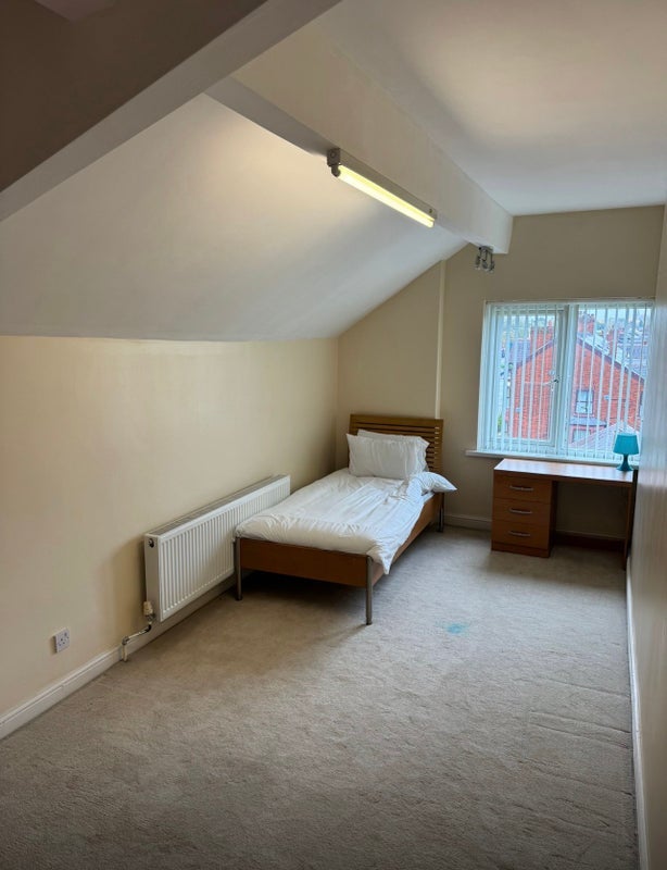 Room Manchester Road in Tameside