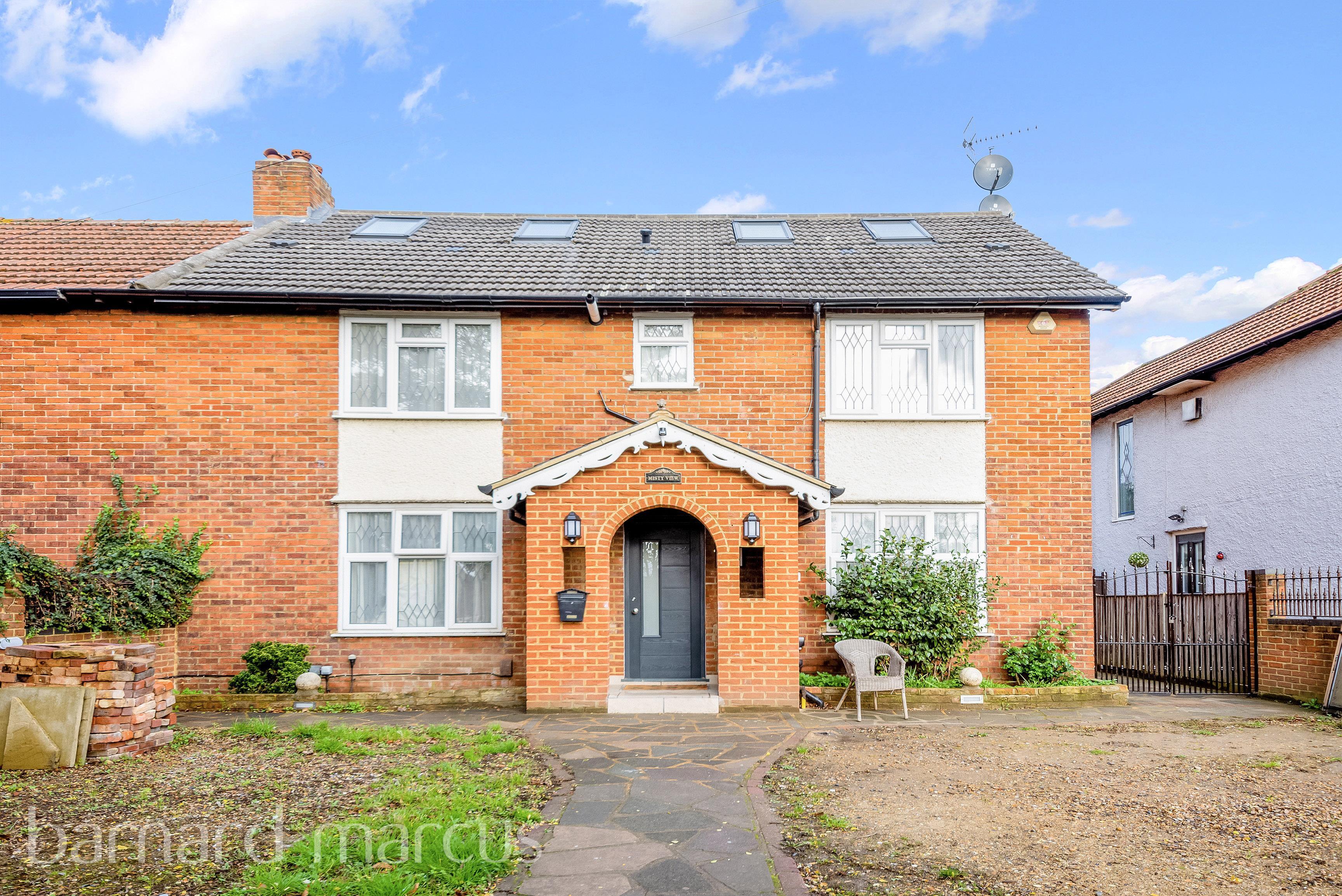 Flat Sunbury Way in Greater London