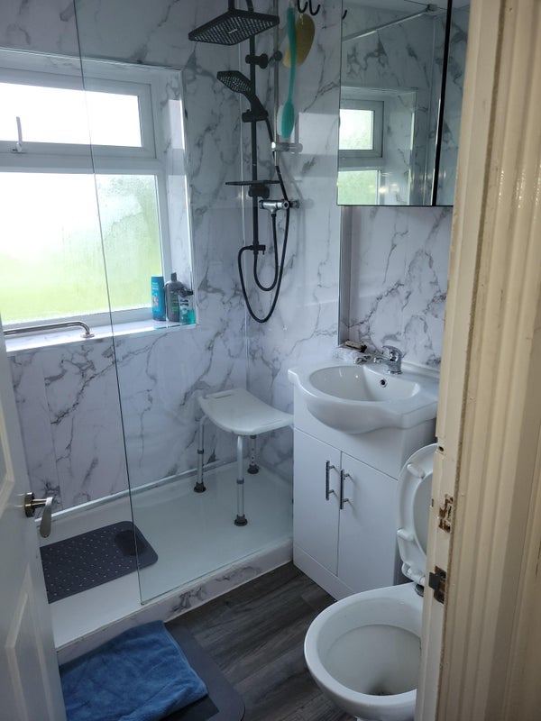 Room Rowood Drive in Metropolitan Borough of Solihull
