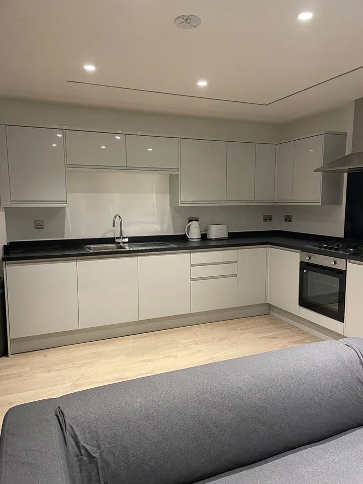 Room Park Lane in Swindon