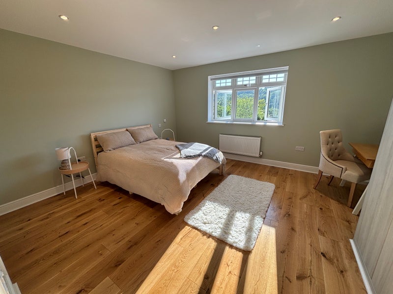 Room Bradenhurst Close in Caterham Valley