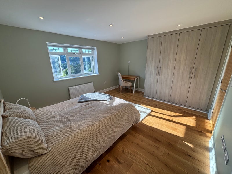 Room Bradenhurst Close in Caterham Valley