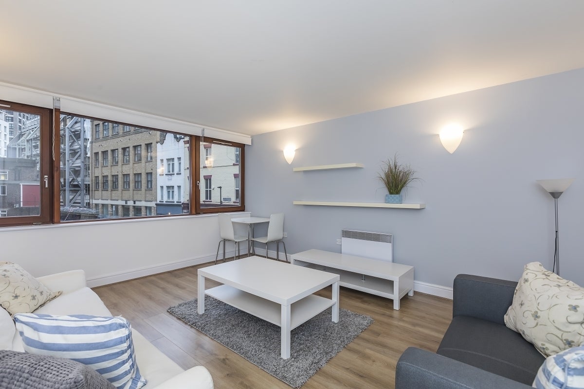 Flat Assam Street in Greater London