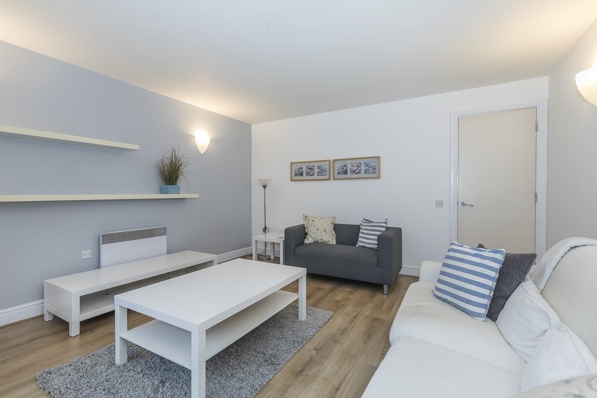 Flat Assam Street in Greater London