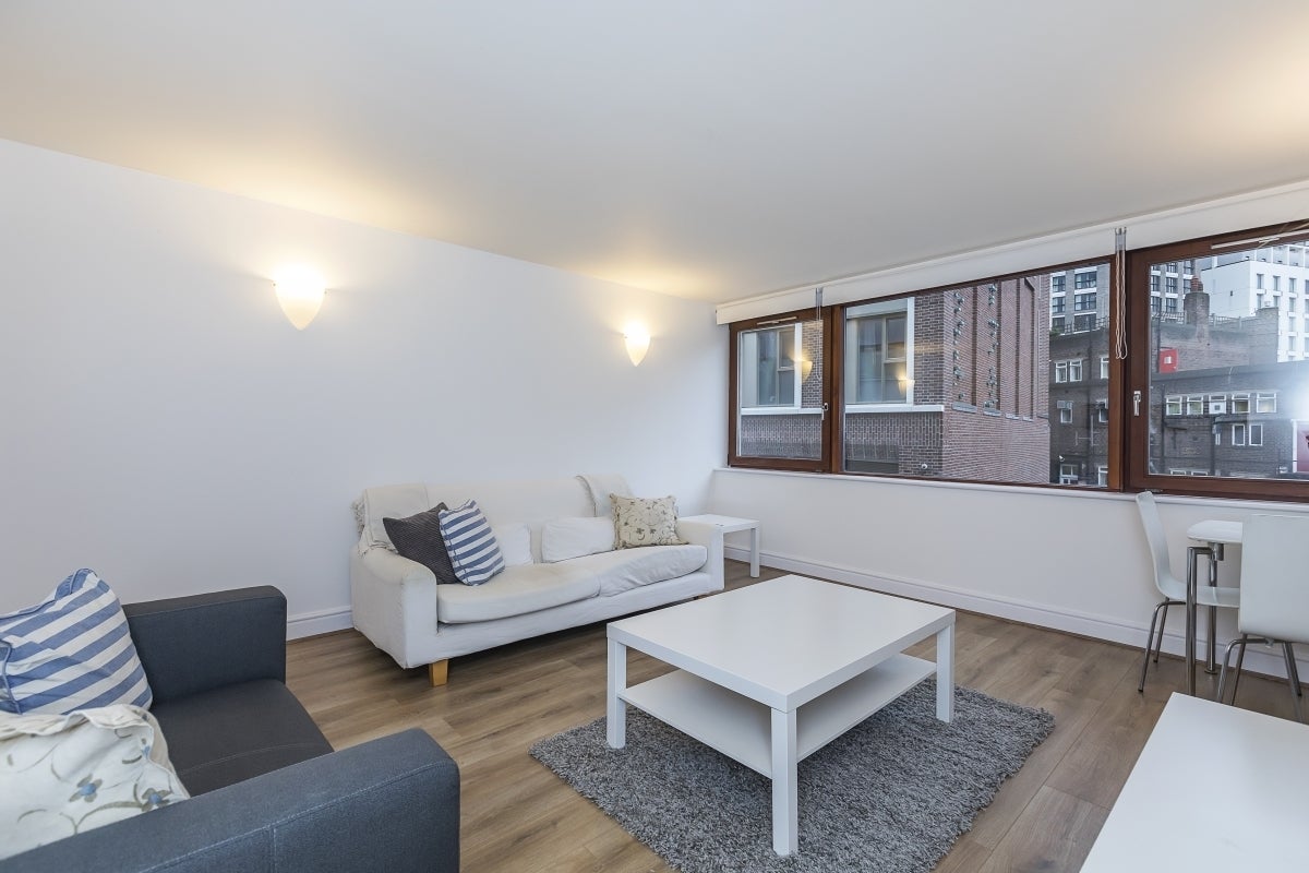 Flat Assam Street in Greater London
