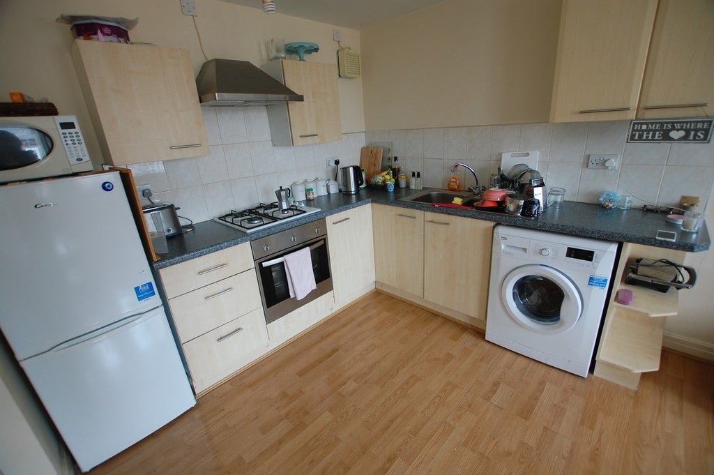 Flat Swinton Hall Road in Salford