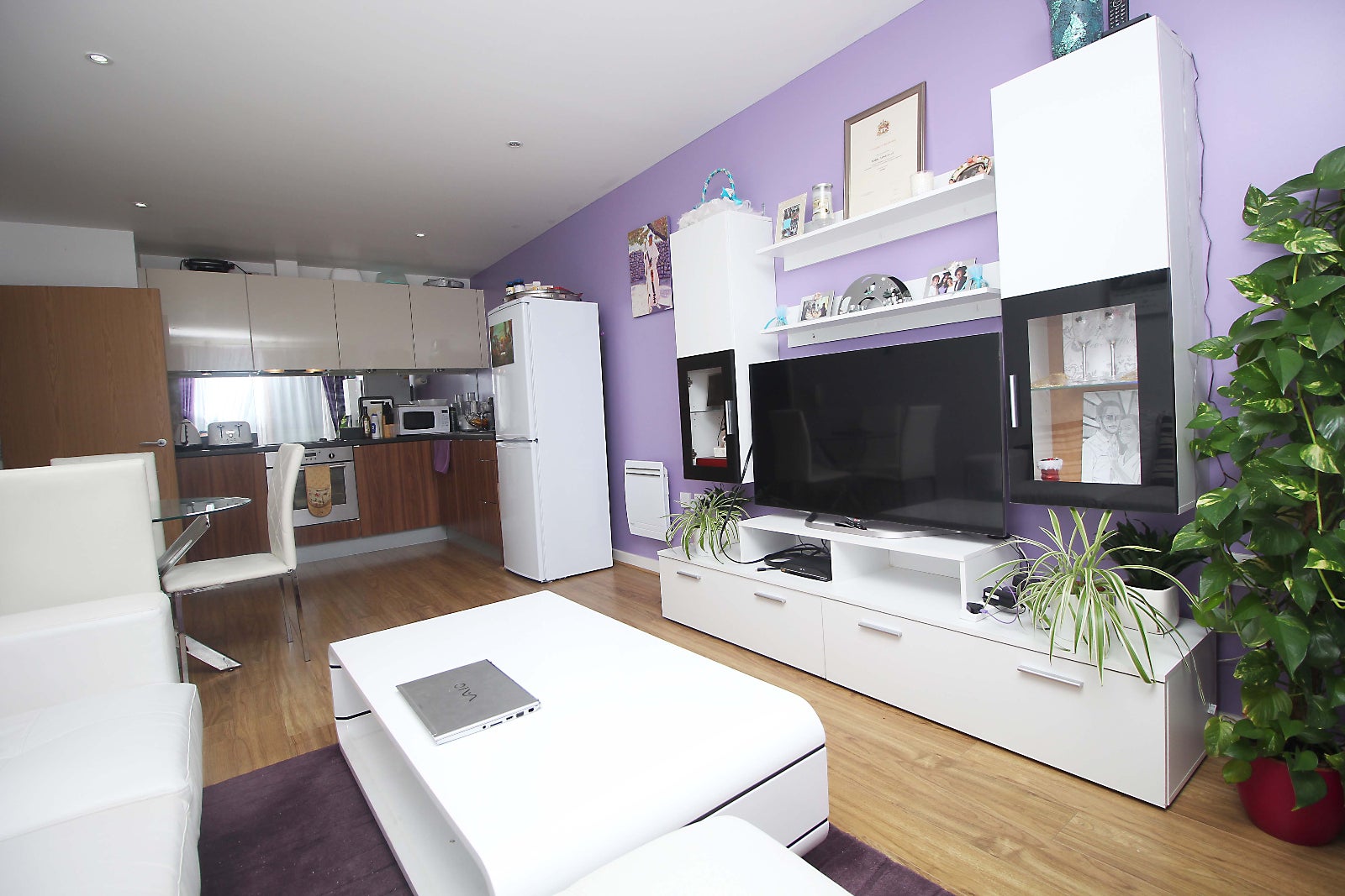 Flat Lavender Place in London