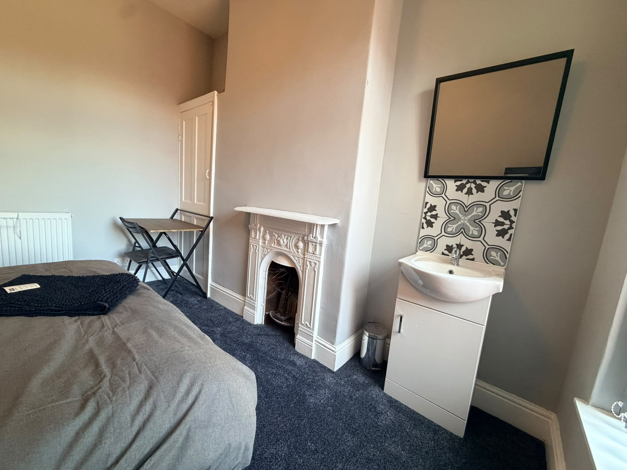 Room Queens Gate Street in Hull