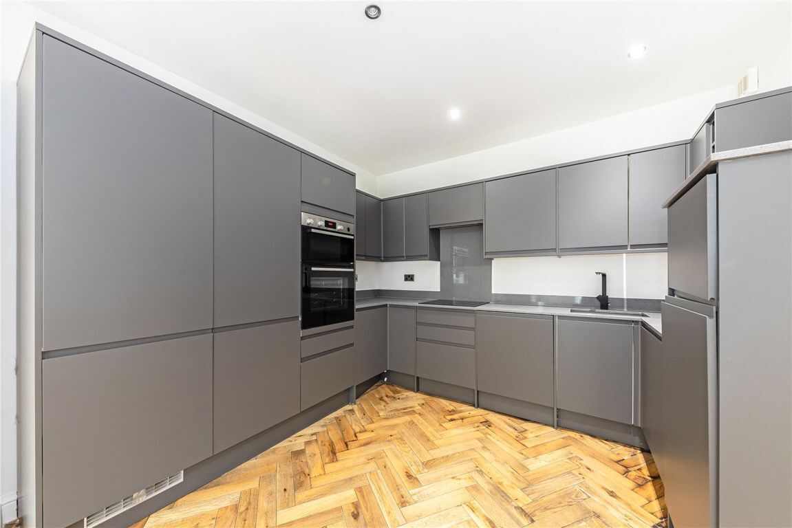 Flat Belsize Park Gardens in Greater London