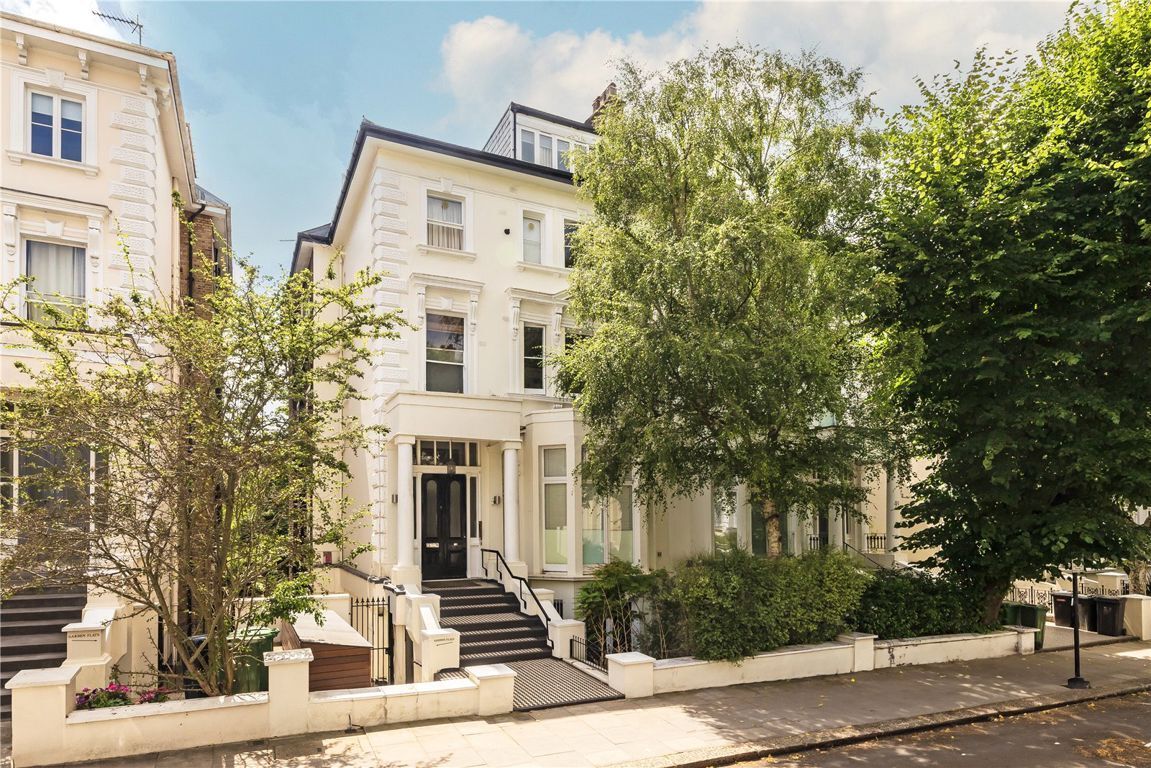 Flat Belsize Park Gardens in Greater London