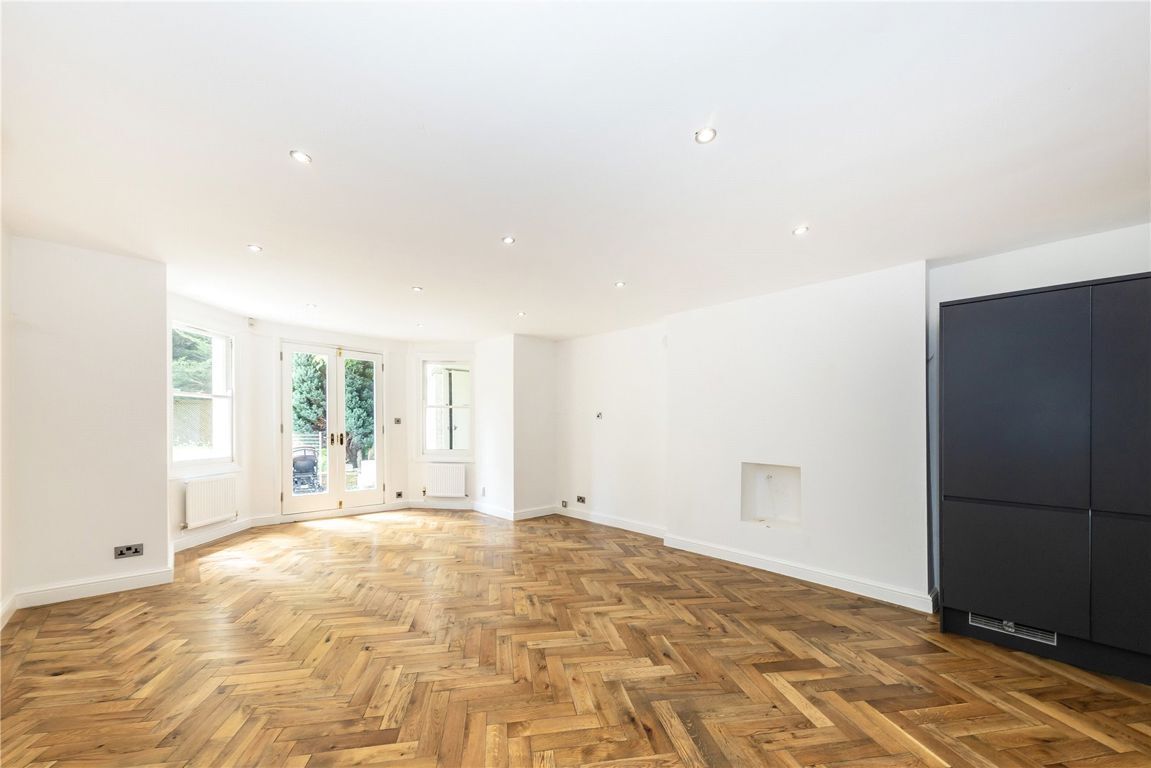 Flat Belsize Park Gardens in Greater London