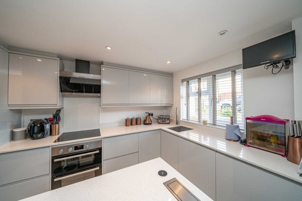 House Charlesworth Close in Dacorum