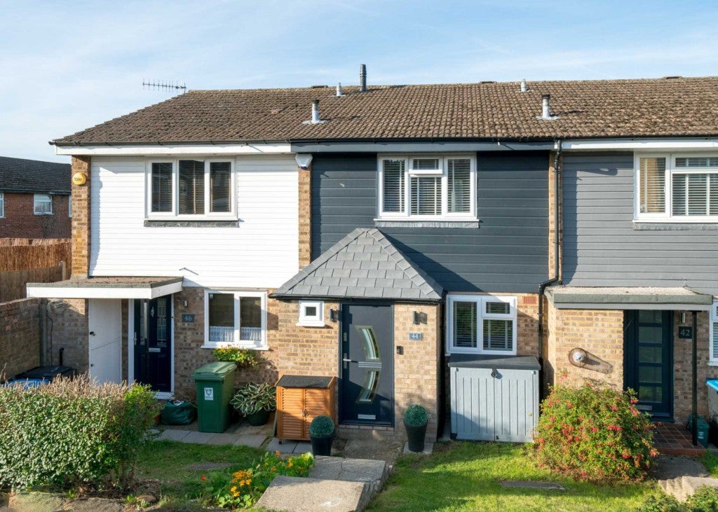 House Charlesworth Close in Dacorum