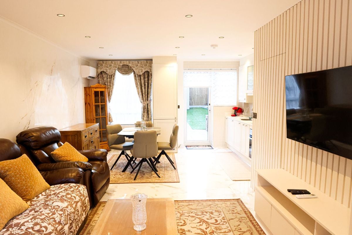 House Halford Close in Greater London