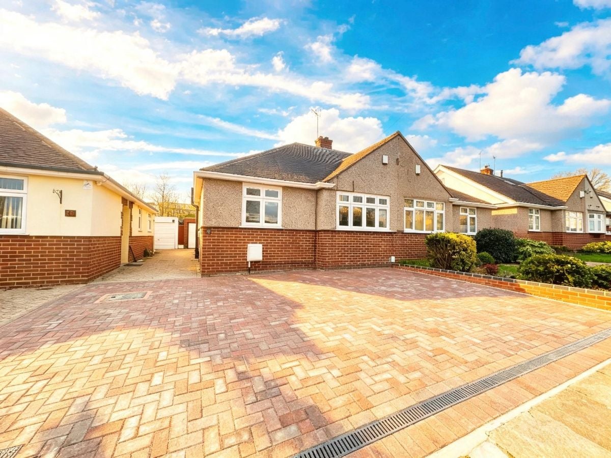 House Rossall Close in Greater London