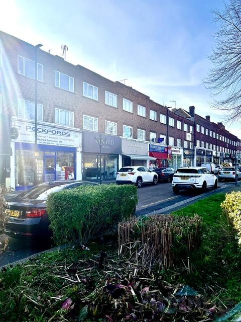 Flat Bramley Road in London