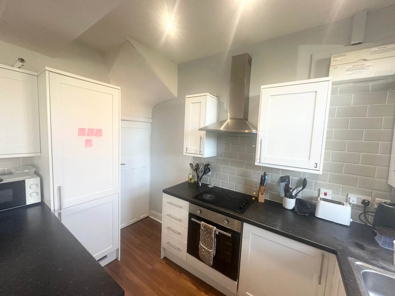 Room Knowle Terrace in Leeds