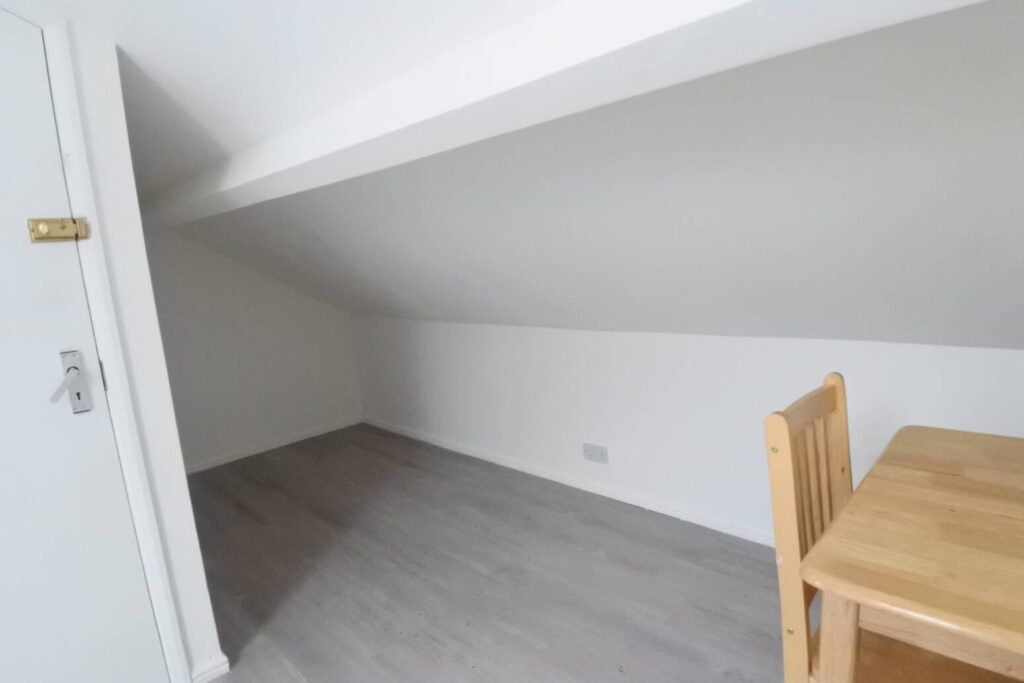 Flat Fortune Way in Greater London