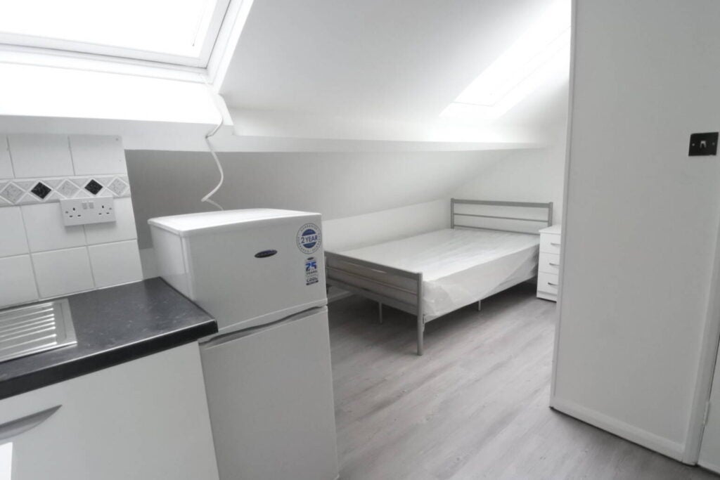 Flat Fortune Way in Greater London