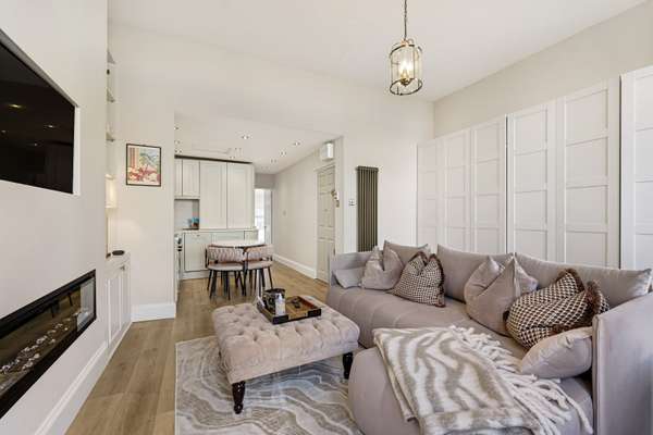 Flat Sutherland Street in City of Westminster