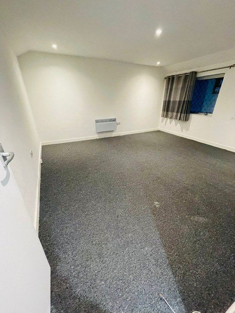 Flat Leagrave Road in Luton