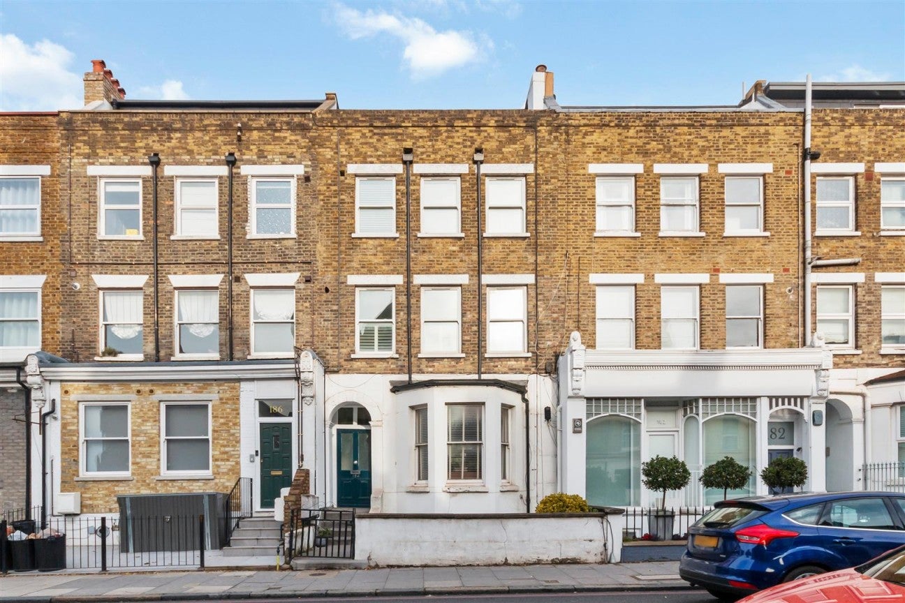 Flat Trinity Road in Greater London
