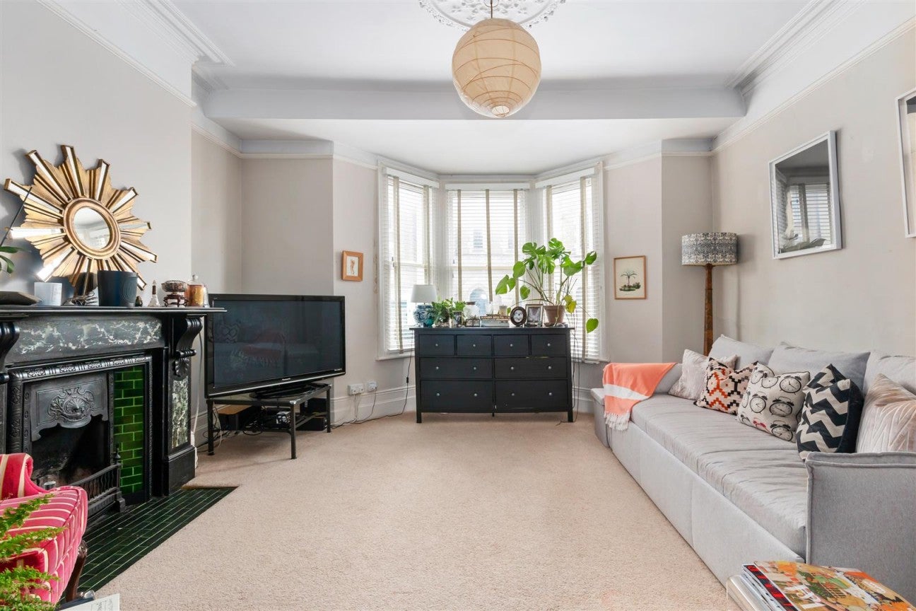 Flat Trinity Road in Greater London