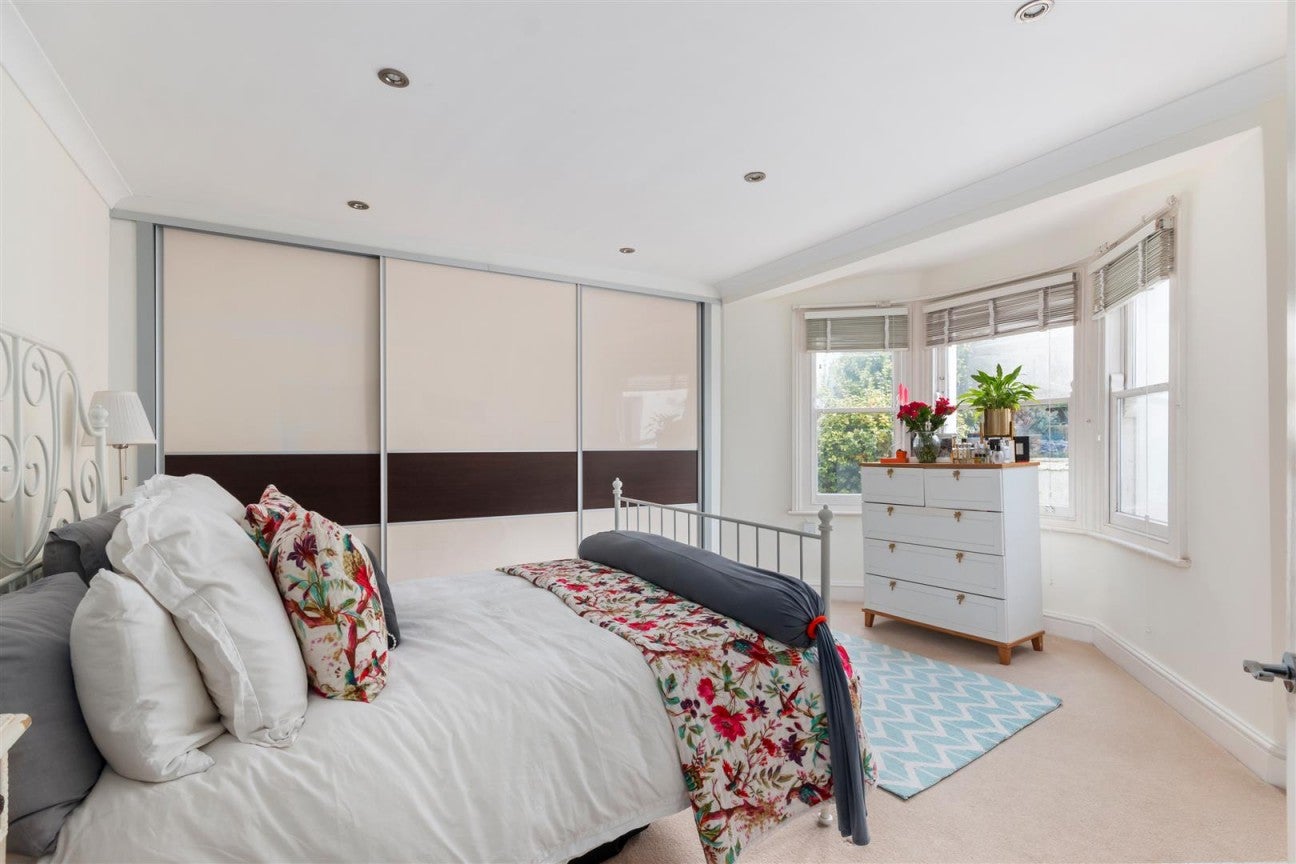 Flat Trinity Road in Greater London