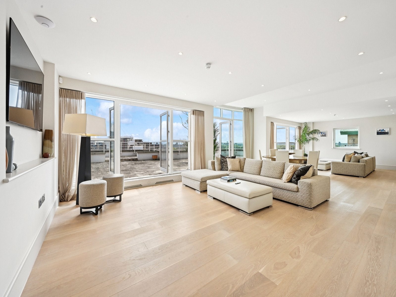 Flat Fulham Road in Greater London