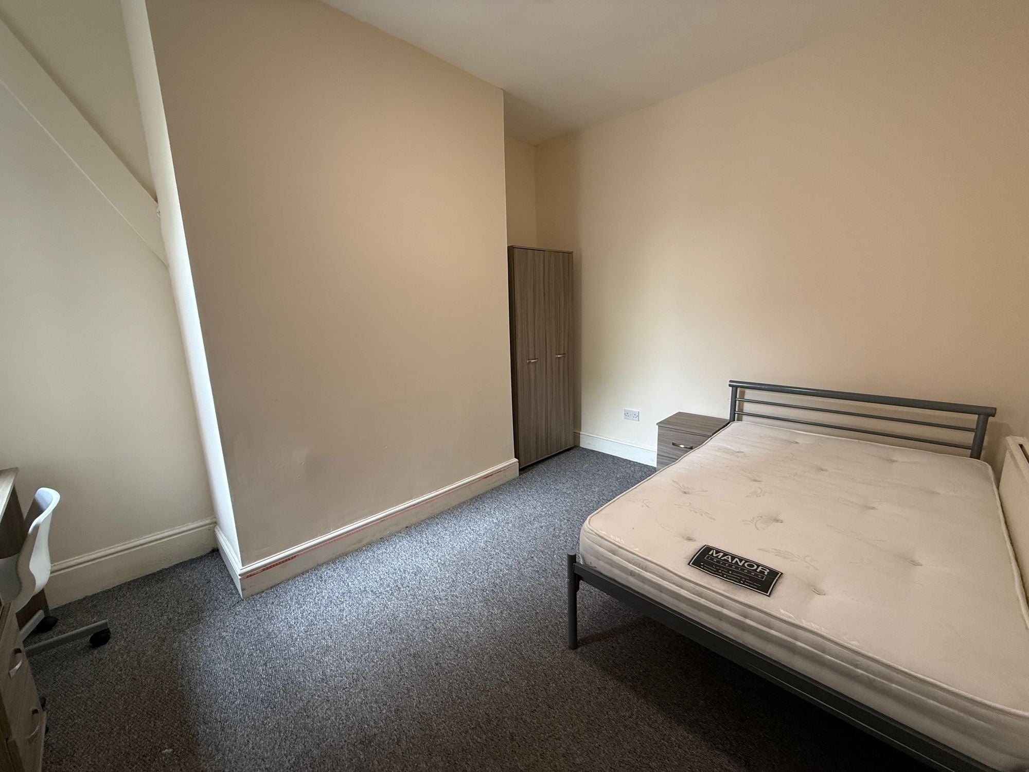Room Belgrave Avenue in Manchester