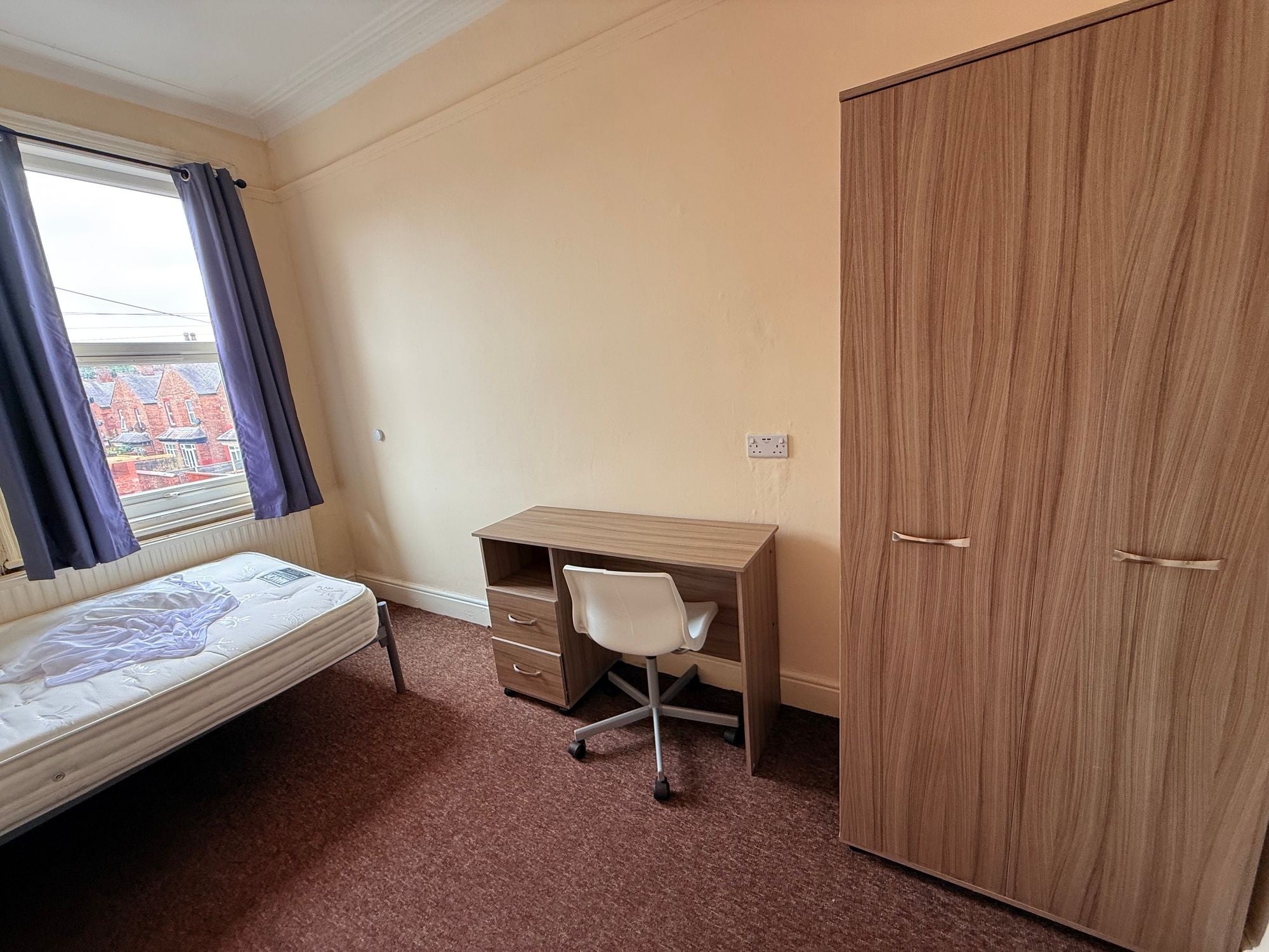 Room Belgrave Avenue in Manchester