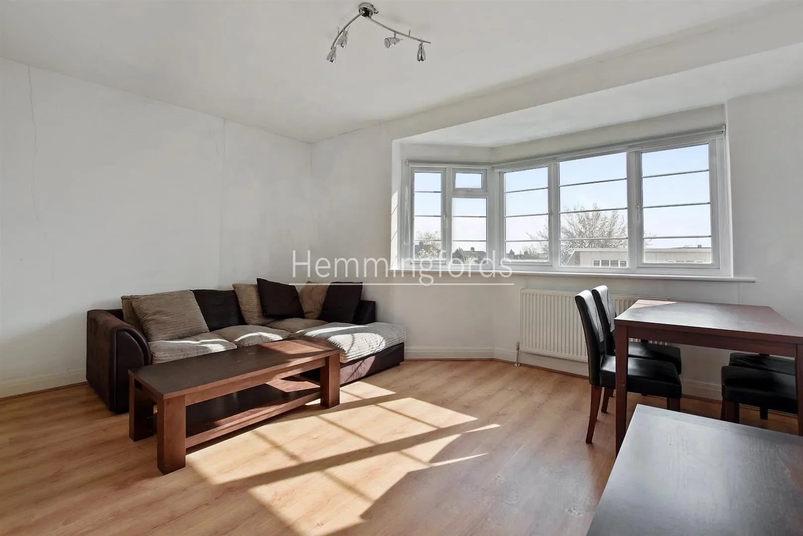 Flat Riverside in Greater London