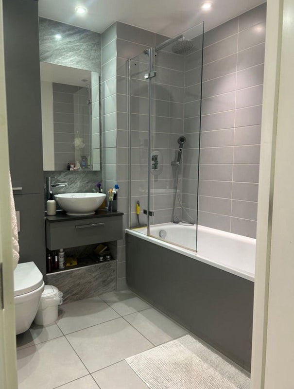 Flat Leyton Road in Greater London