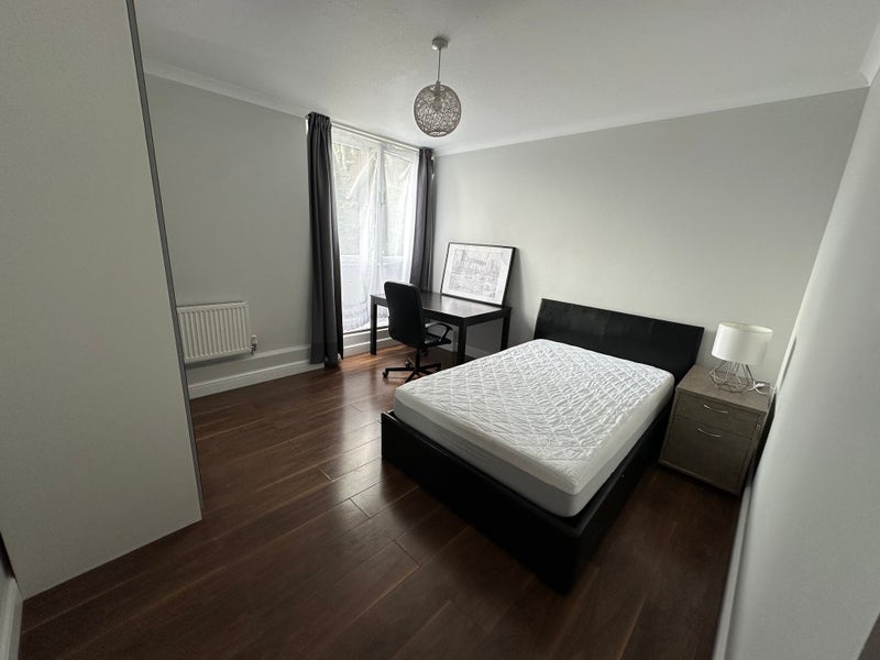 Room Thomas Baines Road in Greater London